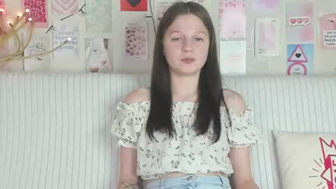 Snapshot of goldlily1 chatting on July 23, 2026, 2:37 pm Lily online show from July 23, 2026, 2:37 pm