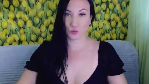 goldmoonn online show from September 13, 2025, 2:28 pm