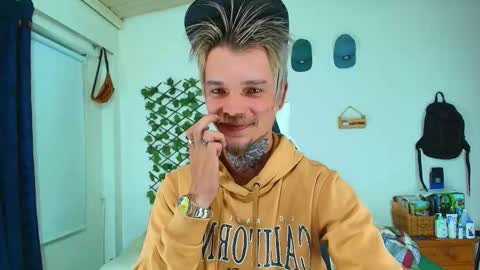 Snapshot of goldy_loyal99 chatting on March 8, 2026, 11:30 pm Goldy Loyal93 online show from March 8, 2026, 11:30 pm