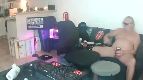 goldyguy011 online show from July 15, 2026, 5:18 pm