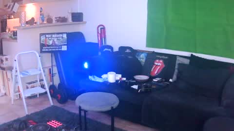 goldyguy011 online show from July 26, 2026, 7:59 am