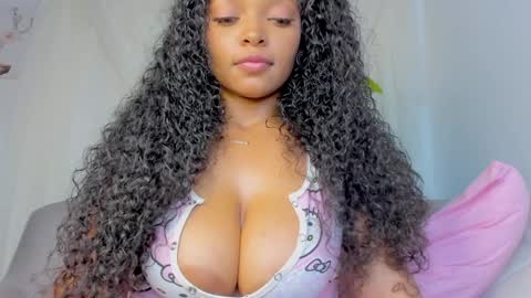 Snapshot of goofyshygirl1 chatting on December 22, 2024, 1:55 pm Dominique online show from December 22, 2024, 1:55 pm