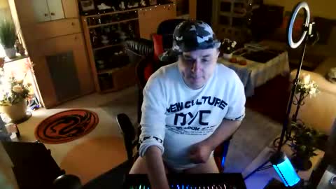 Snapshot of google5001 chatting on October 2, 2025, 3:35 am google5001 online show from October 2, 2025, 3:35 am