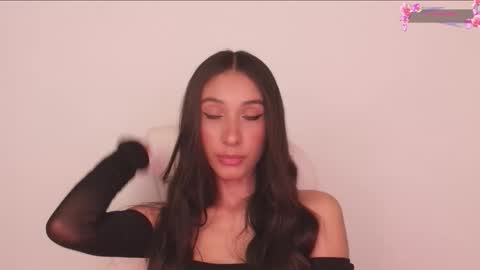 Snapshot of gorgeous_brunette chatting on November 30, 2025, 9:13 am Rose online show from November 30, 2025, 9:13 am