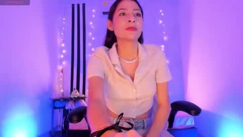 i am Jessi  I love animals and drawing I hope to get along with everyone. XOXO online show from March 25, 2026, 8:04 pm