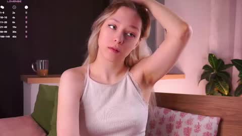 Snapshot of gossip__girl chatting on May 25, 2026, 1:33 am Luna online show from May 25, 2026, 1:33 am