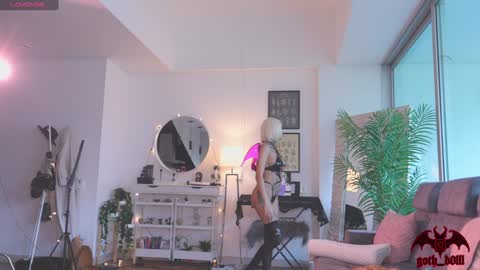 Snapshot of goth_dolll chatting on October 29, 2025, 9:16 pm sophie Special celebration a the beach 300k followers 3011 and 0112 online show from October 29, 2025, 9:16 pm