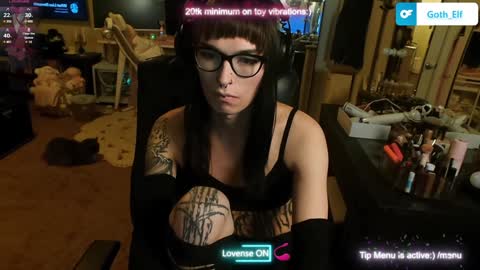 Snapshot of goth_elf chatting on January 15, 2025, 1:02 am Goth Elf online show from January 15, 2025, 1:02 am