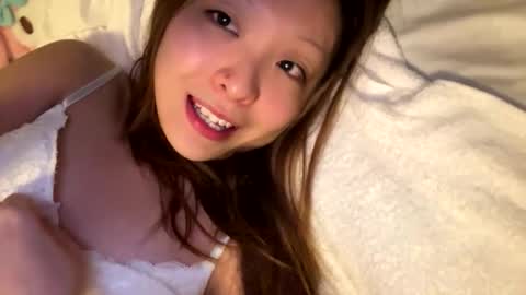 gracemeow online show from May 17, 2026, 9:06 am
