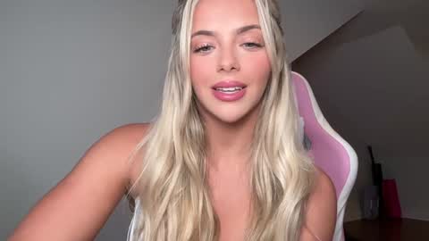 Gracie online show from October 6, 2025, 1:25 am