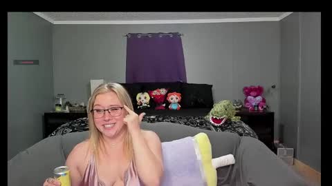 Snapshot of graniteaura chatting on June 10, 2026, 12:44 am graniteaura online show from June 10, 2026, 12:44 am
