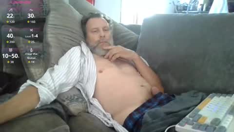 Snapshot of graylonewolf chatting on June 1, 2026, 1:35 pm Gray lone wolf online show from June 1, 2026, 1:35 pm