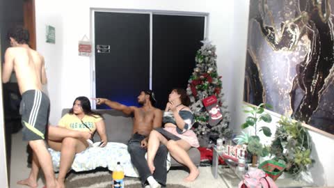 Snapshot of grecia_millercol chatting on December 17, 2024, 3:28 am grecia_millercol online show from December 17, 2024, 3:28 am