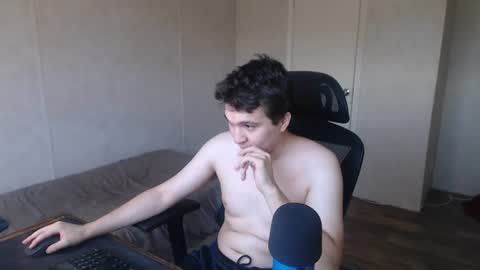 Snapshot of greendynomite_04 chatting on June 15, 2026, 6:43 pm greendynomite_04 online show from June 15, 2026, 6:43 pm
