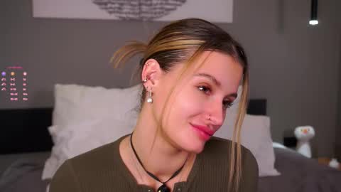 Kelly online show from November 27, 2025, 1:24 pm