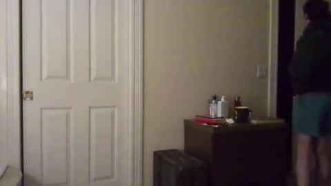 Snapshot of greensweaterboy chatting on December 3, 2025, 8:45 am greensweaterboy online show from December 3, 2025, 8:45 am