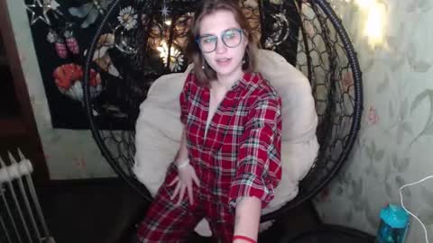 Lina online show from November 26, 2025, 8:48 am