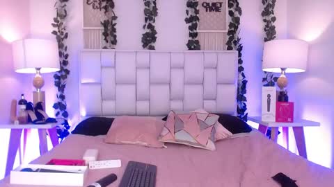 Gretel  online show from April 13, 2026, 3:34 am