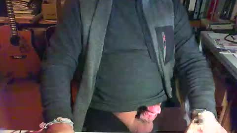 greyhounddog online show from November 29, 2025, 5:27 pm