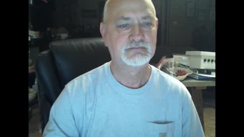 Snapshot of greystone844 chatting on January 19, 2025, 12:17 pm David online show from January 19, 2025, 12:17 pm