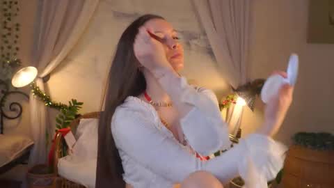 Gwen online show from December 22, 2025, 8:22 am