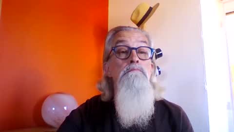 Snapshot of grybear60 chatting on October 5, 2025, 12:03 pm Grybear online show from October 5, 2025, 12:03 pm