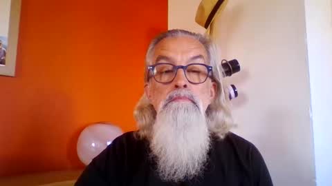 Snapshot of grybear60 chatting on October 17, 2025, 9:23 am Grybear online show from October 17, 2025, 9:23 am