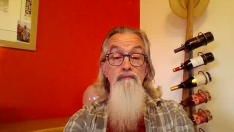 Snapshot of grybear60 chatting on December 4, 2025, 7:28 am Grybear online show from December 4, 2025, 7:28 am