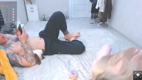 Eva online show from November 5, 2025, 6:52 pm