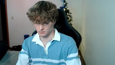 Snapshot of gucciboi4 chatting on January 6, 2026, 10:45 pm gucciboi4 online show from January 6, 2026, 10:45 pm