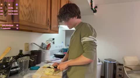 Snapshot of gucciboi4 chatting on February 1, 2026, 5:00 pm gucciboi4 online show from February 1, 2026, 5:00 pm