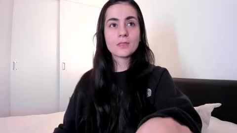 Snapshot of guccipussy1 chatting on January 23, 2025, 12:35 am Elena online show from January 23, 2025, 12:35 am