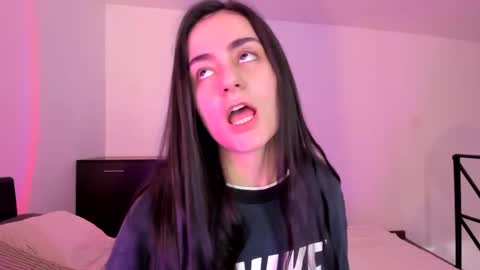 Snapshot of guccipussy1 chatting on February 28, 2025, 2:31 pm Elena online show from February 28, 2025, 2:31 pm