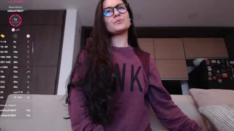 Elena online show from May 27, 2026, 1:52 pm