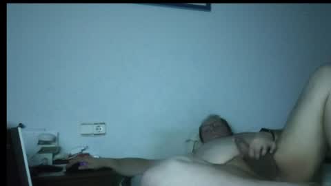 Snapshot of guillervlc chatting on July 3, 2026, 11:22 pm guillervlc online show from July 3, 2026, 11:22 pm