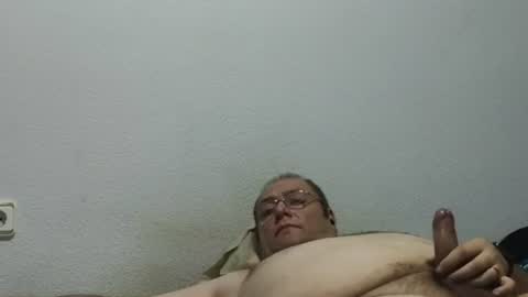 Snapshot of guillervlc chatting on August 4, 2026, 4:15 am guillervlc online show from August 4, 2026, 4:15 am