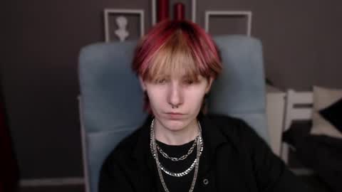 guitarandangell online show from April 5, 2026, 7:22 pm