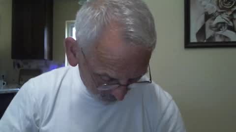 Snapshot of gulfcoast1952 chatting on February 12, 2025, 3:05 pm Roy online show from February 12, 2025, 3:05 pm