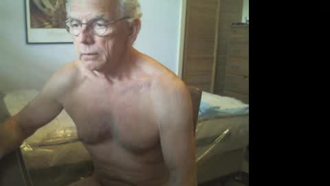 Snapshot of gulfcoast1952 chatting on April 4, 2026, 3:31 pm Roy online show from April 4, 2026, 3:31 pm