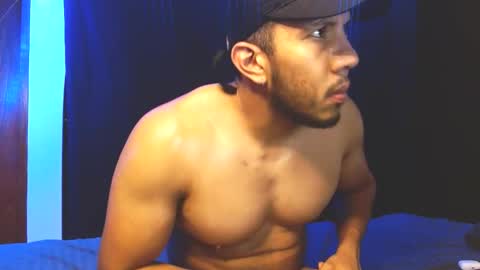 holl latino online show from November 16, 2025, 2:28 am