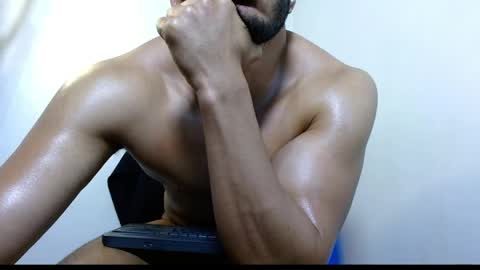 holl latino online show from April 21, 2026, 7:06 pm