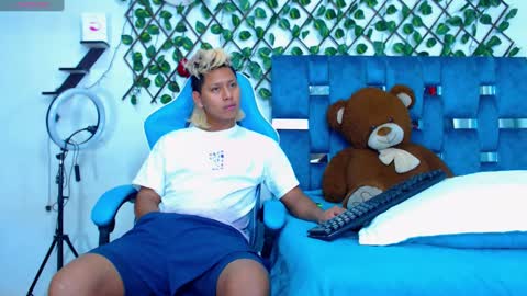 Snapshot of gurxxxt chatting on March 2, 2025, 3:37 pm Hakim online show from March 2, 2025, 3:37 pm