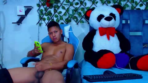 Snapshot of gurxxxt chatting on November 3, 2025, 1:56 pm Hakim online show from November 3, 2025, 1:56 pm