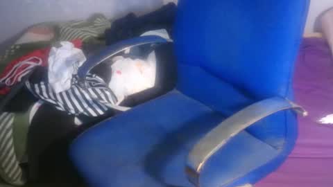 gusanito_enano online show from January 9, 2026, 11:35 am