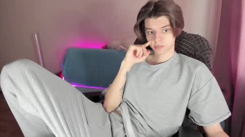 guy_liam1 online show from February 26, 2025, 2:14 pm