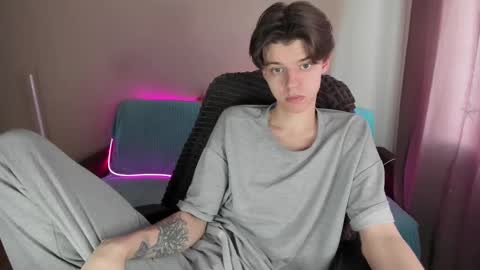 guy_liam1 online show from March 9, 2025, 1:37 pm