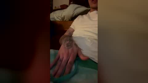 Snapshot of guydschilling30 chatting on April 12, 2026, 10:09 am guydschilling30 online show from April 12, 2026, 10:09 am