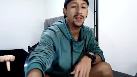 Snapshot of guykarim chatting on January 28, 2025, 10:02 am karim online show from January 28, 2025, 10:02 am