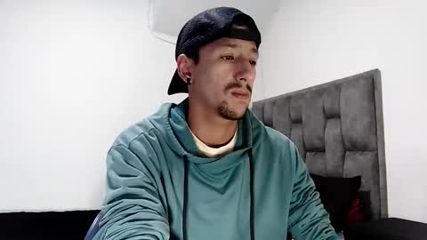 Snapshot of guykarim chatting on February 24, 2025, 7:44 am karim online show from February 24, 2025, 7:44 am