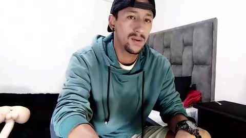 Snapshot of guykarim chatting on February 26, 2025, 12:36 pm karim online show from February 26, 2025, 12:36 pm